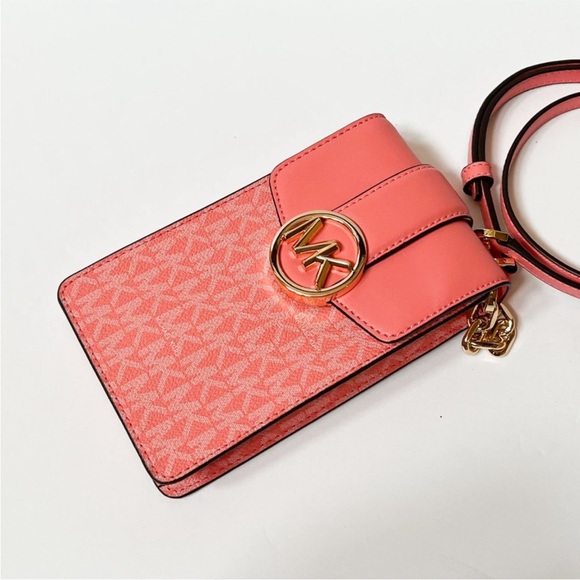 Michael Kors Carmen Small
Phone Crossbody Bag MK
Grapefruit Pink - Picture 3 of 8